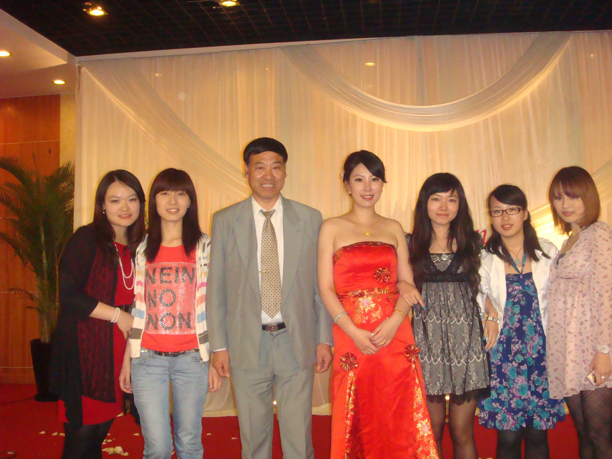 刘伟山参加学生的婚礼